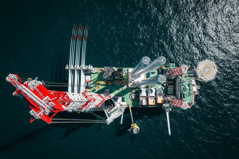 Das Ørsted-Installationsschiff von oben